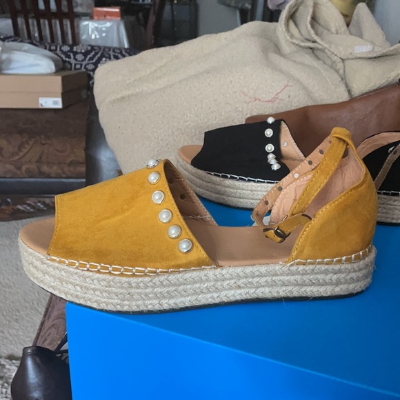 Two slippers  $20 each pair their are both sz10 - Picture 5 of 5